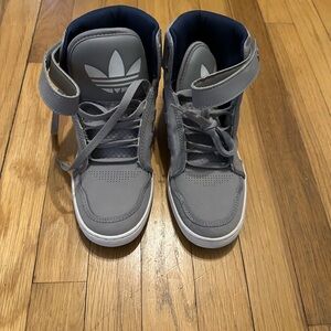 Vintage Adidas Originals Gray White High Top Sneakers Velcro Strap Men’s 7 NWOT